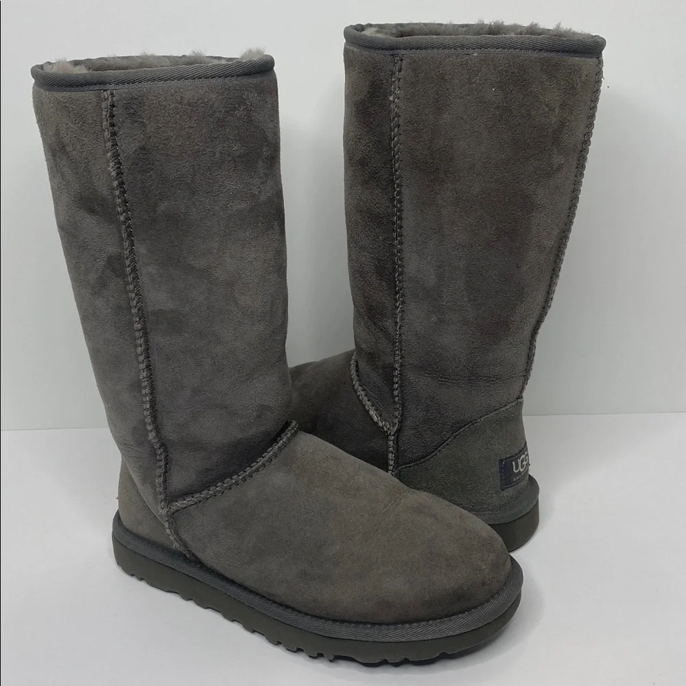 Women’s UGG Classic Gray Winter Tall Boots size 5